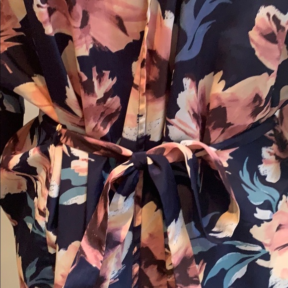 Altar’d State Floral Robe - Picture 3 of 6